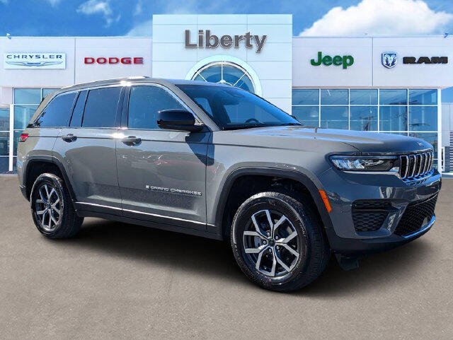 2027 Jeep Grand Cherokee Grand Cherokee Laredo 4x2