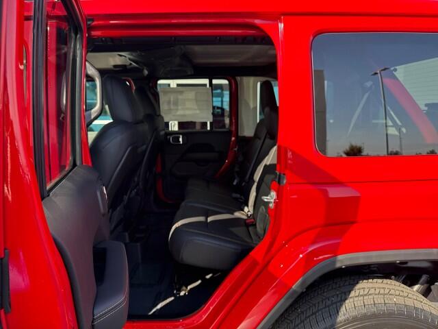 2025 Jeep Wrangler 4-Door Sahara - Photo 18