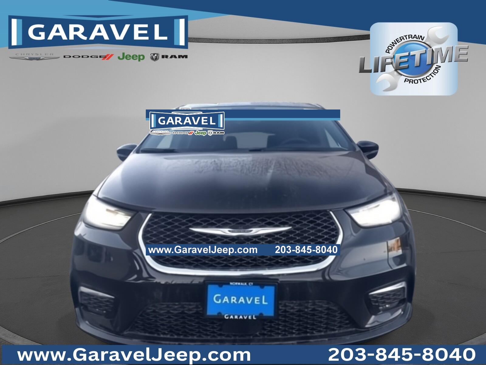 2026 Chrysler Pacifica Select's photo