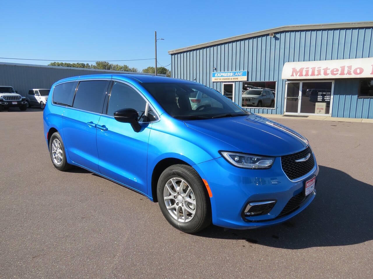 Used 2026 Chrysler Pacifica Select with VIN 2C4RC1BG8TR267041 for sale in Fairmont, Minnesota