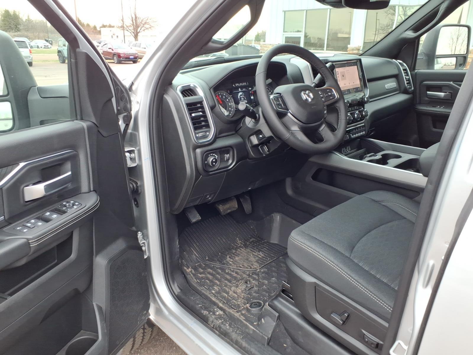 2026 RAM 2500 Big Horn - Photo 6