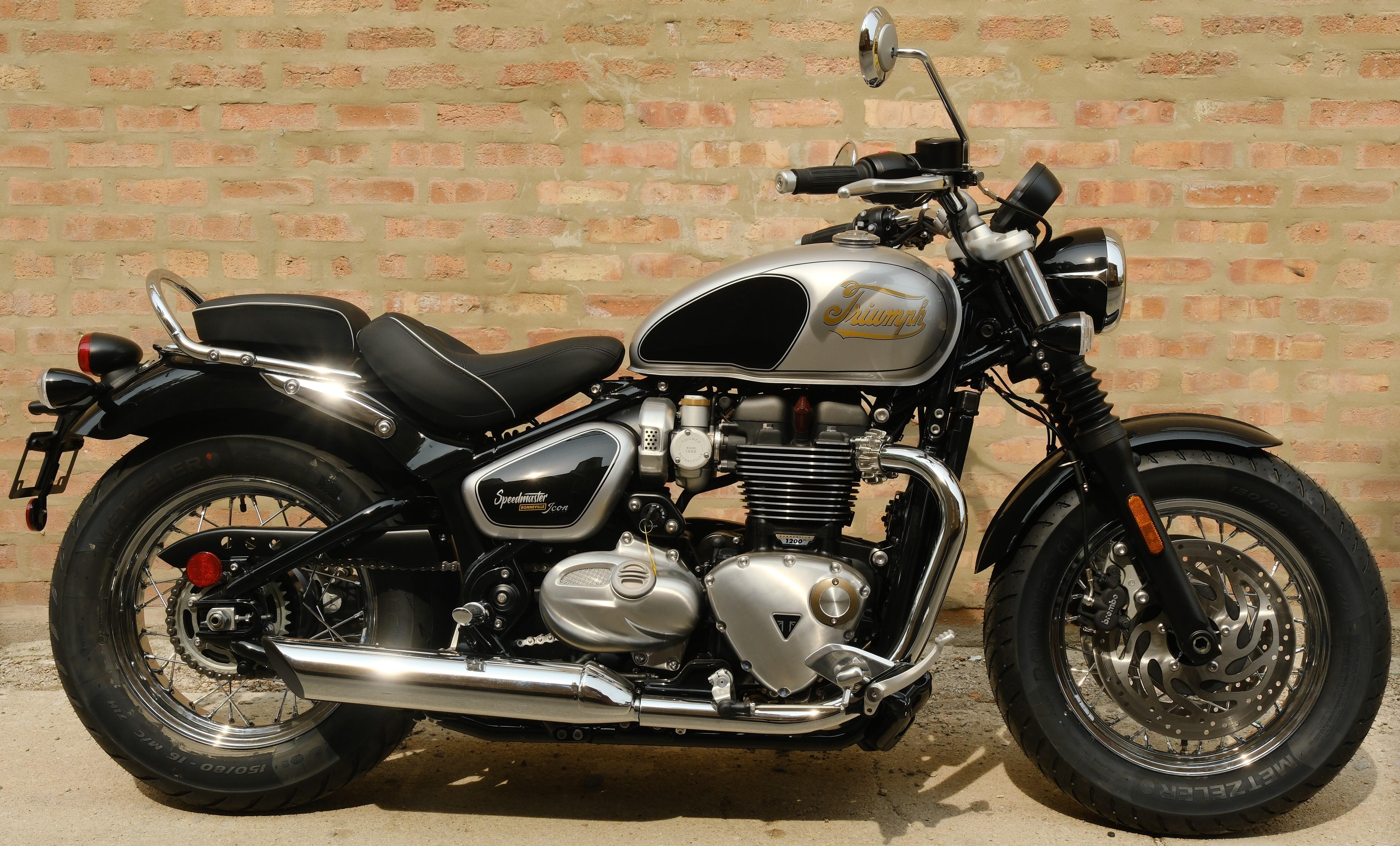 TRIUMPH ブラックカウル Wellington | Triumph Street Twin Origins Cafe