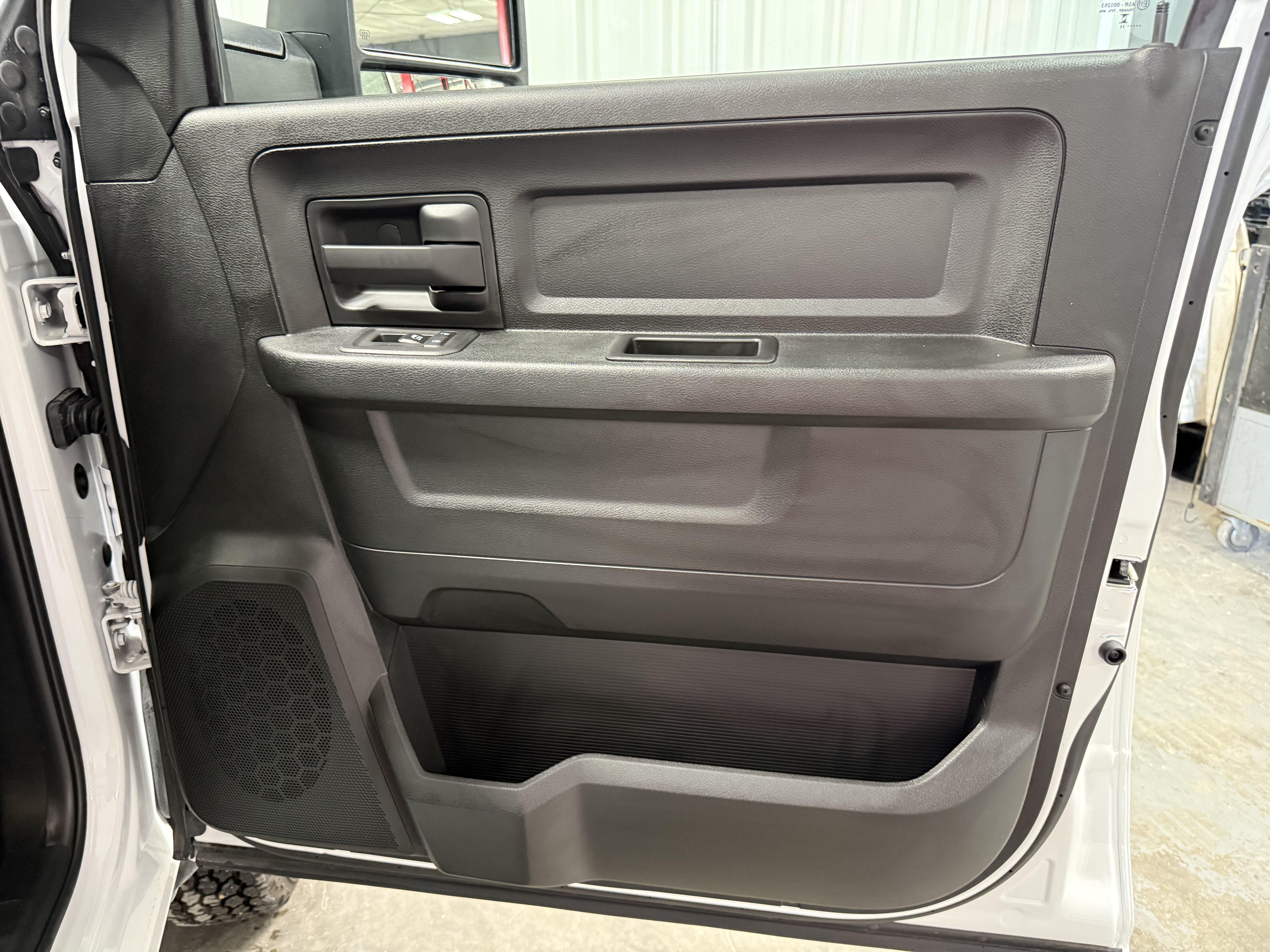 2026 RAM 3500 Chassis Tradesman - Photo 6