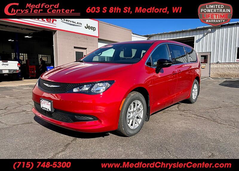 2026 Chrysler Voyager LX's photo