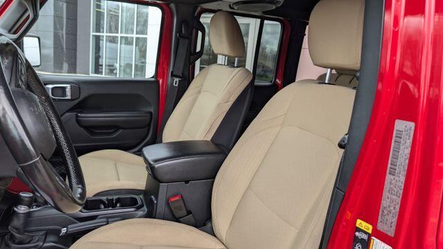2020 Jeep Wrangler Unlimited Black and Tan - Photo 16