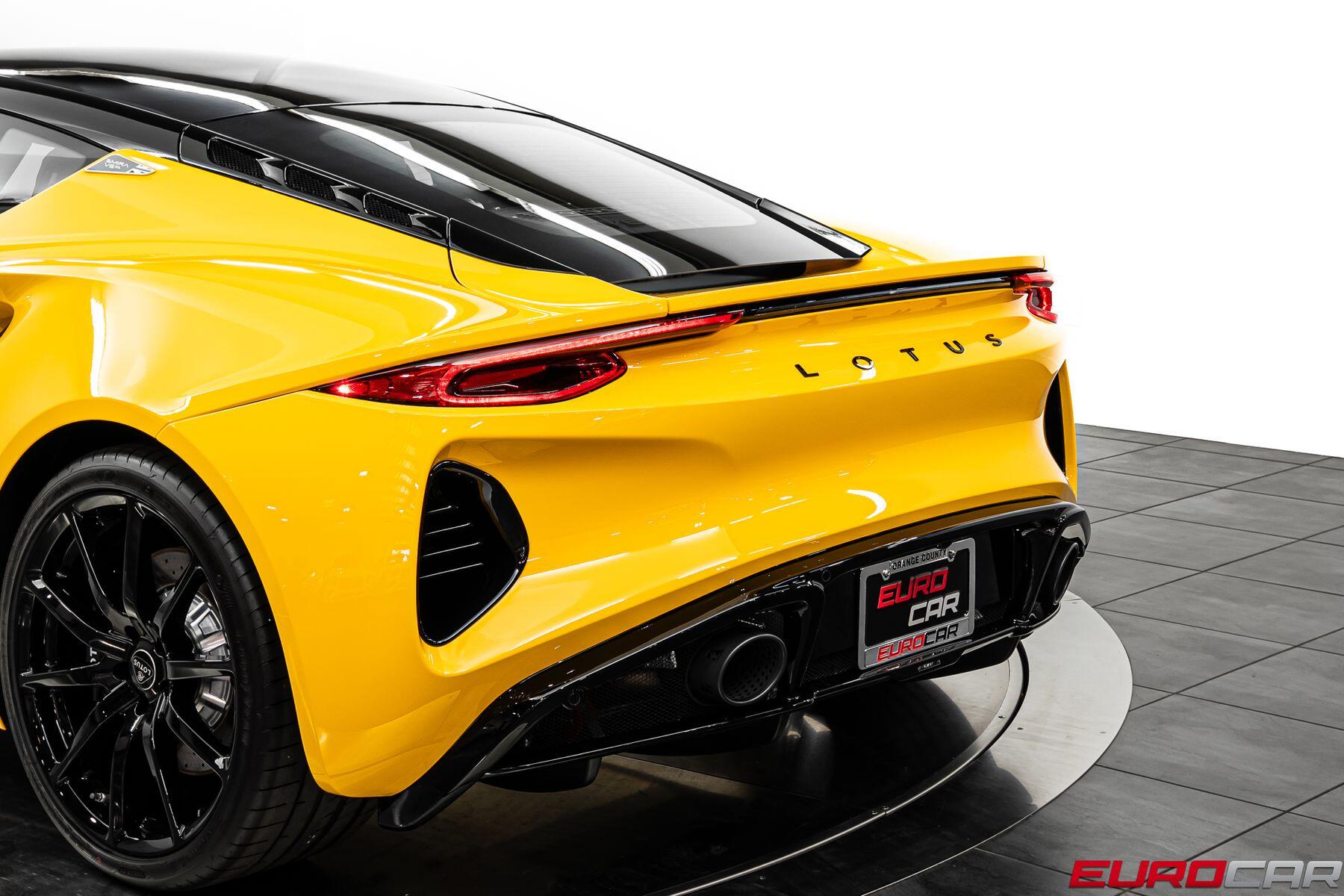 2026 Lotus Emira - Photo 17