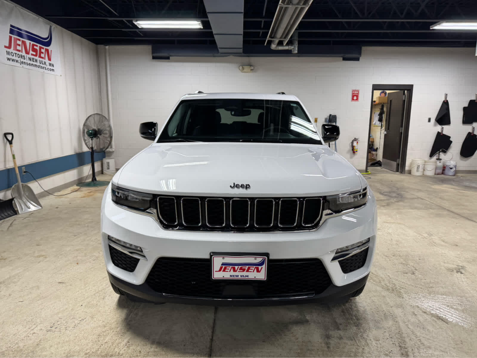 Used 2024 Jeep Grand Cherokee Limited with VIN 1C4RJHBGXRC701539 for sale in New Ulm, Minnesota