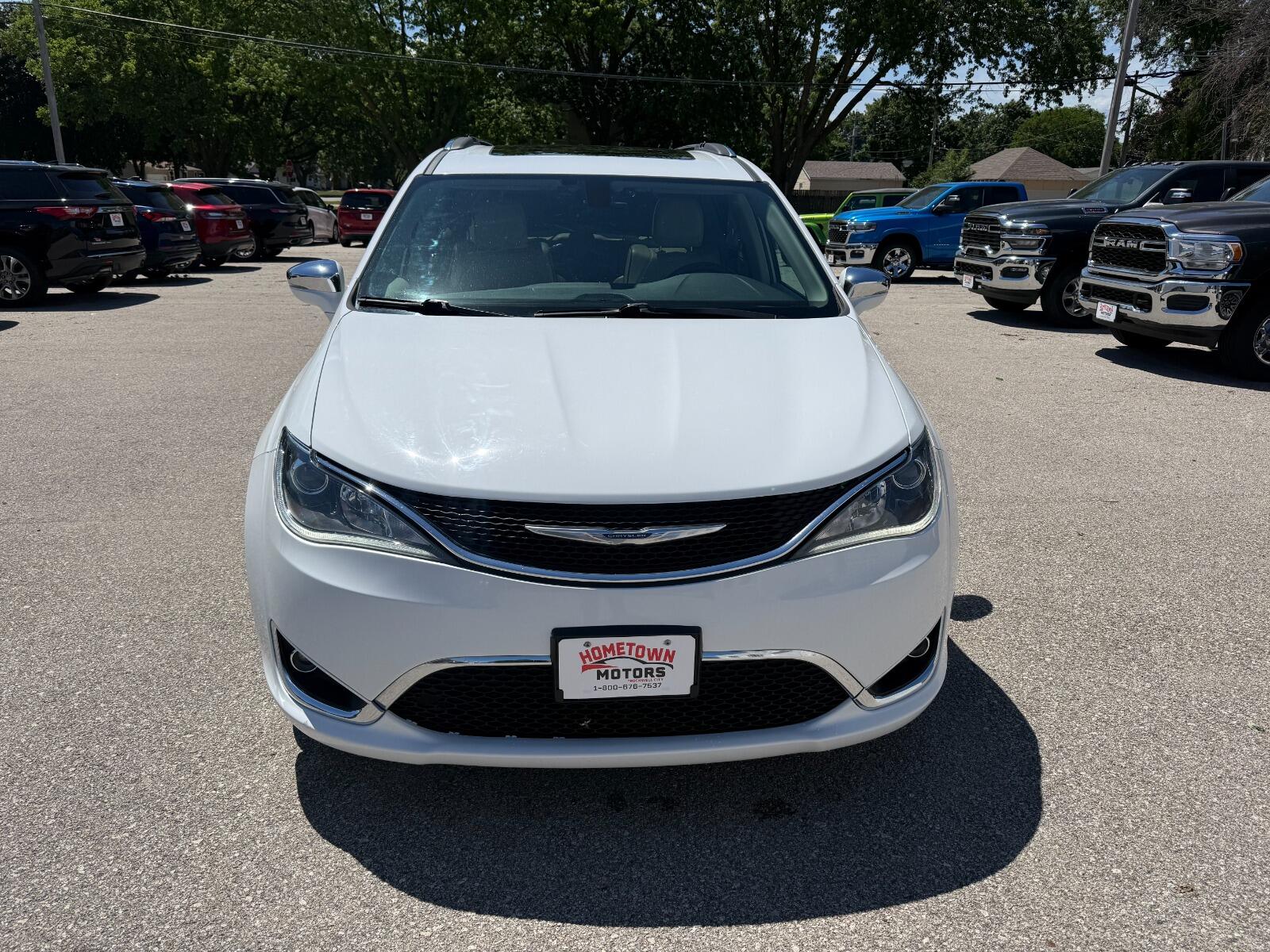 Used 2017 Chrysler Pacifica Limited with VIN 2C4RC1GG9HR759383 for sale in Rockwell City, IA