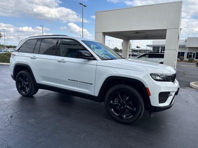 2023 Jeep Grand Cherokee Altitude's photo