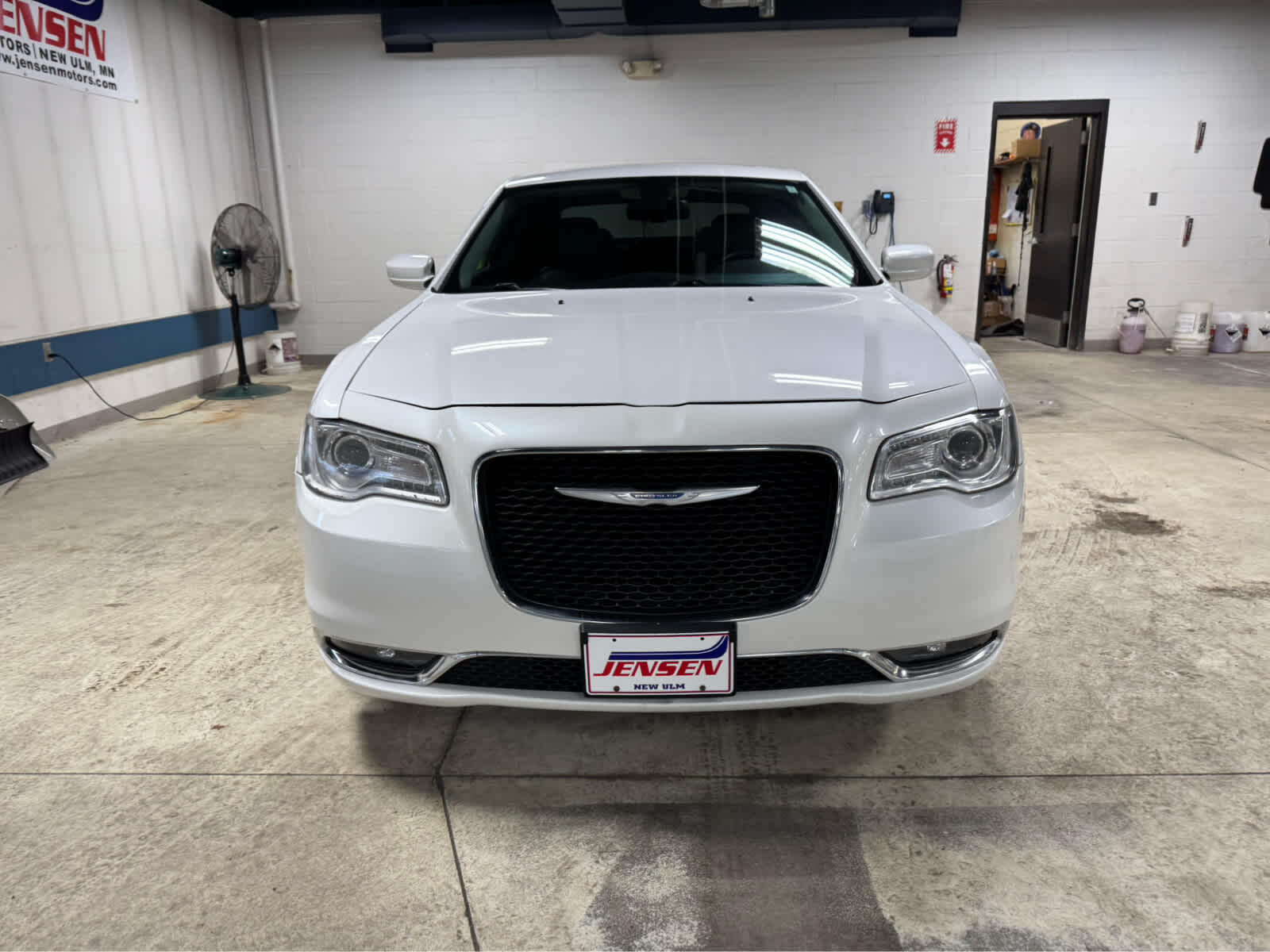 Used 2015 Chrysler 300 Limited with VIN 2C3CCARG2FH923633 for sale in New Ulm, Minnesota