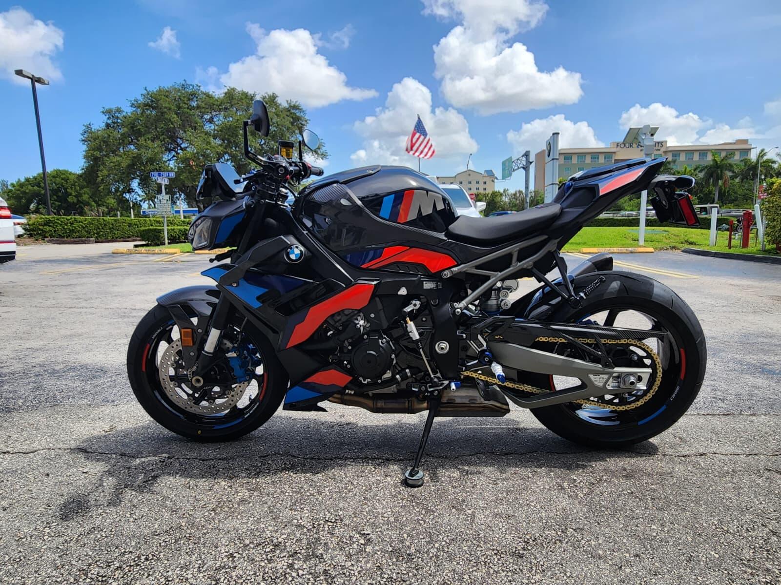 2026 BMW M 1000 R