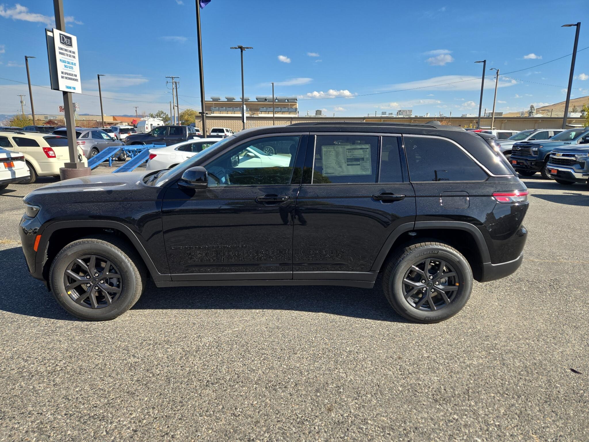 2027 Jeep Grand Cherokee Laredo Altitude