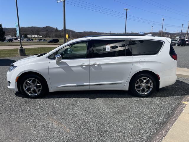 Used 2018 Chrysler Pacifica Limited with VIN 2C4RC1GG2JR247342 for sale in Prairie Du Chien, WI