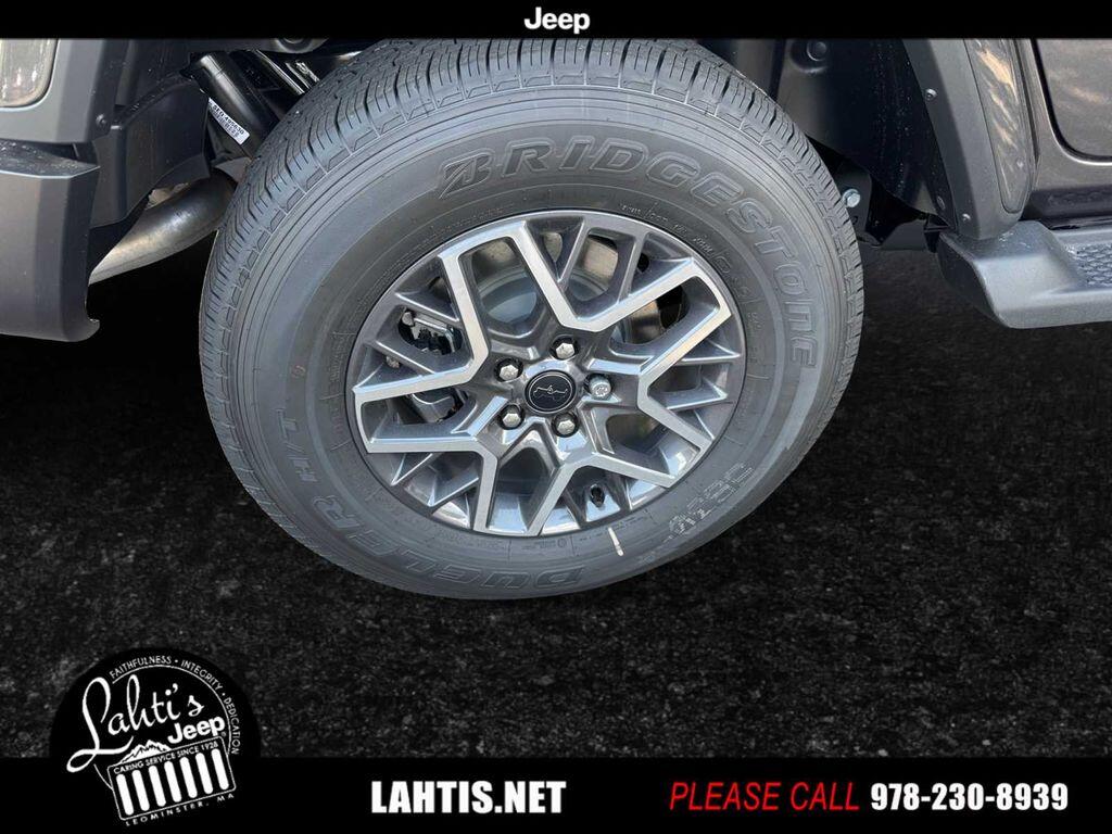 2025 Jeep Wrangler 4-Door Sahara - Photo 9