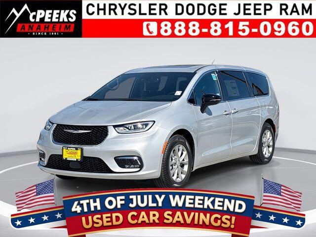 2026 Chrysler Pacifica Limited's photo