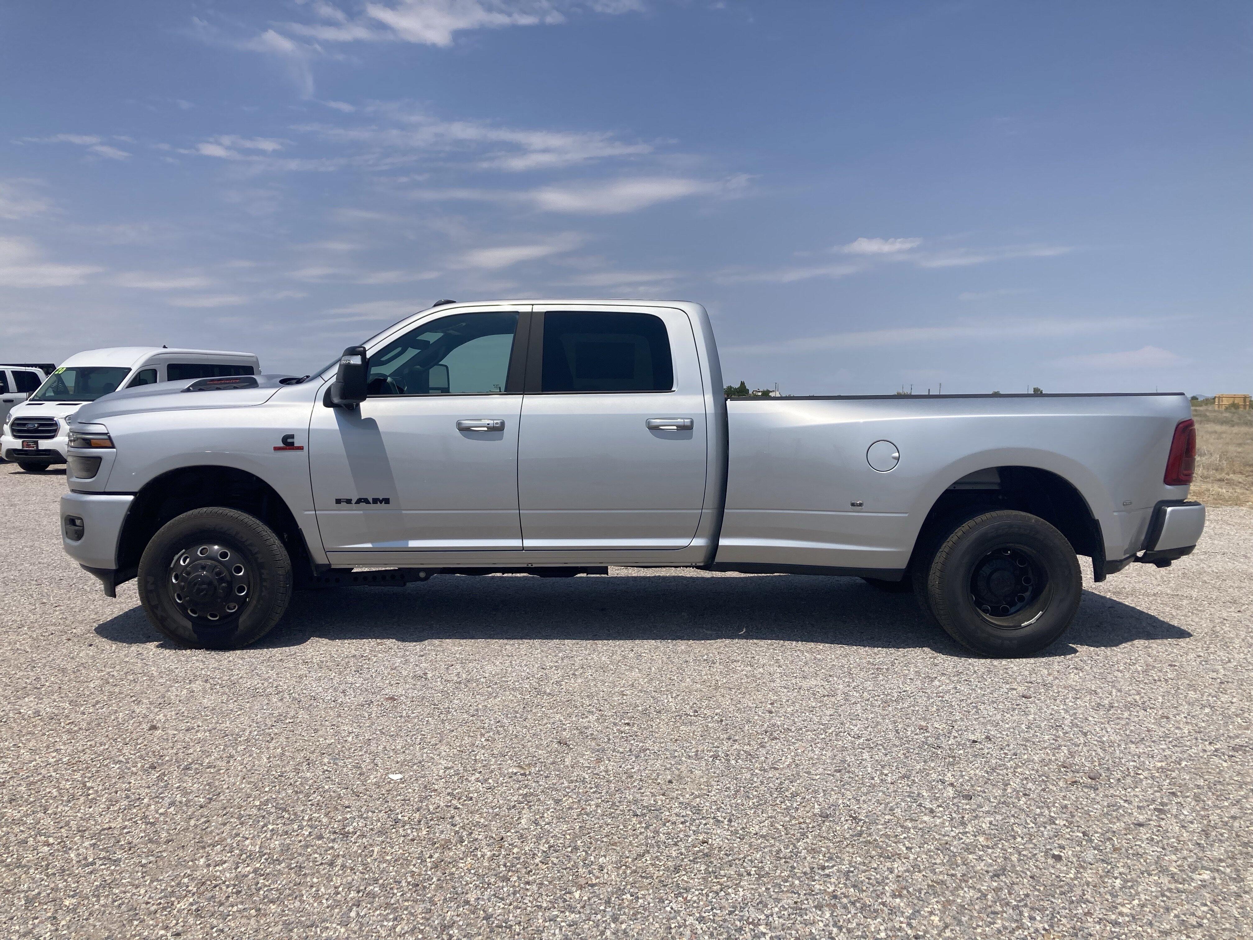 2026 RAM 3500 Laramie - Photo 8