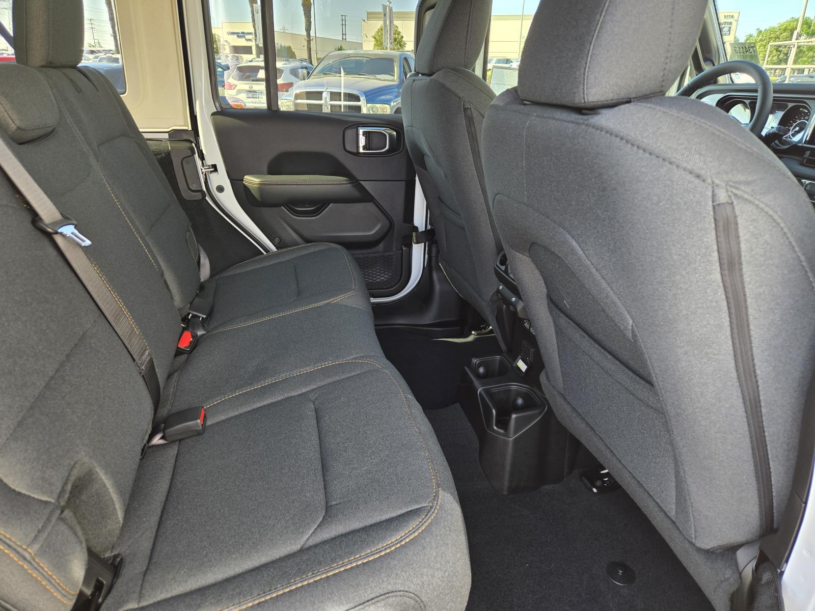 2025 Jeep Wrangler 4-Door Sahara - Photo 33