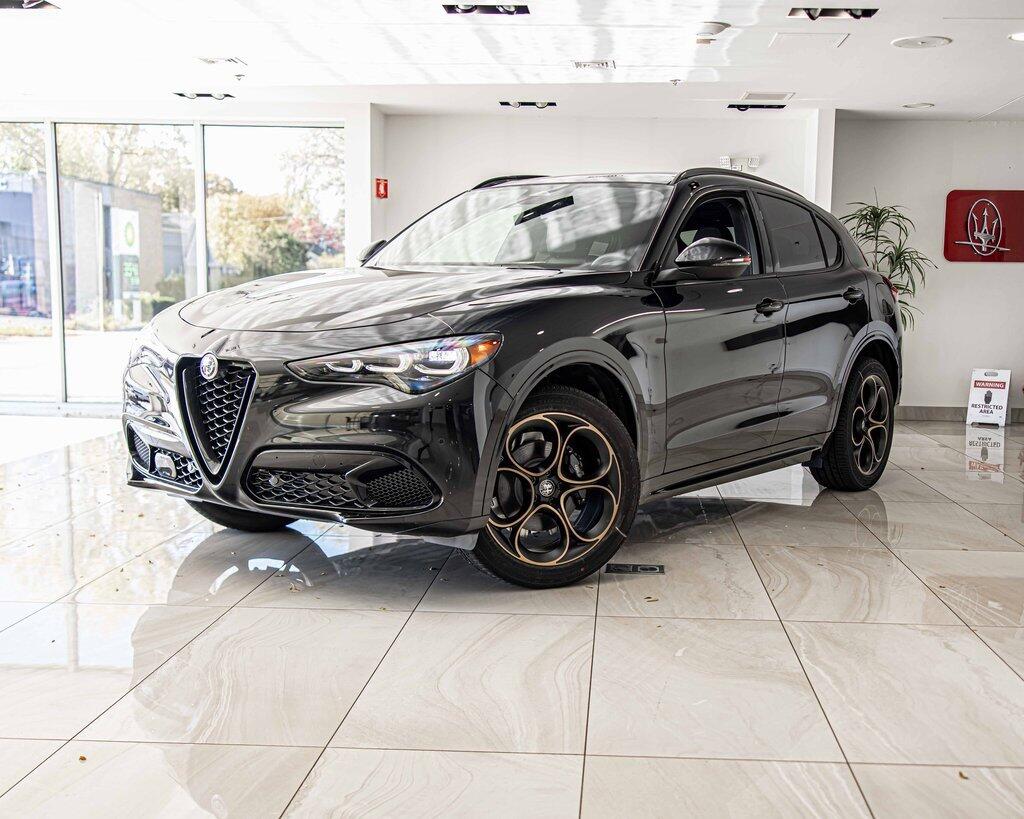 2025 Alfa Romeo Stelvio Intensa's photo