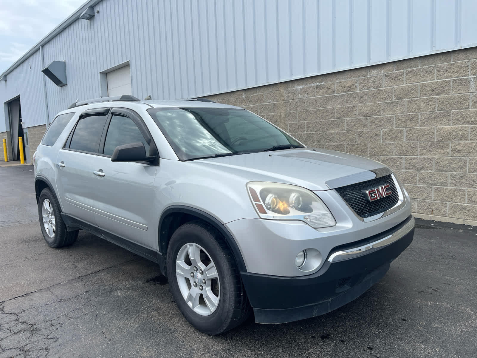 Used 2011 GMC Acadia SLE with VIN 1GKKVPED2BJ413408 for sale in Wilmington, OH
