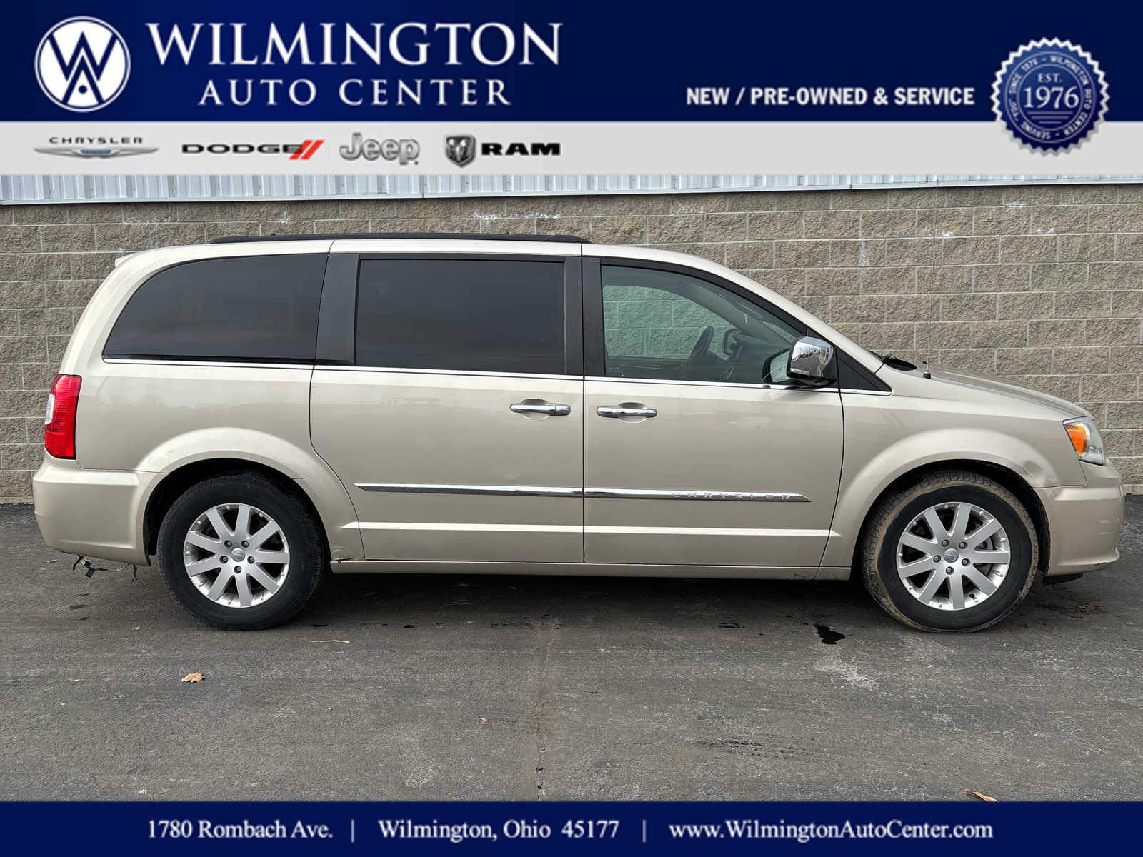 2012 Chrysler Town & Country Touring-L's photo