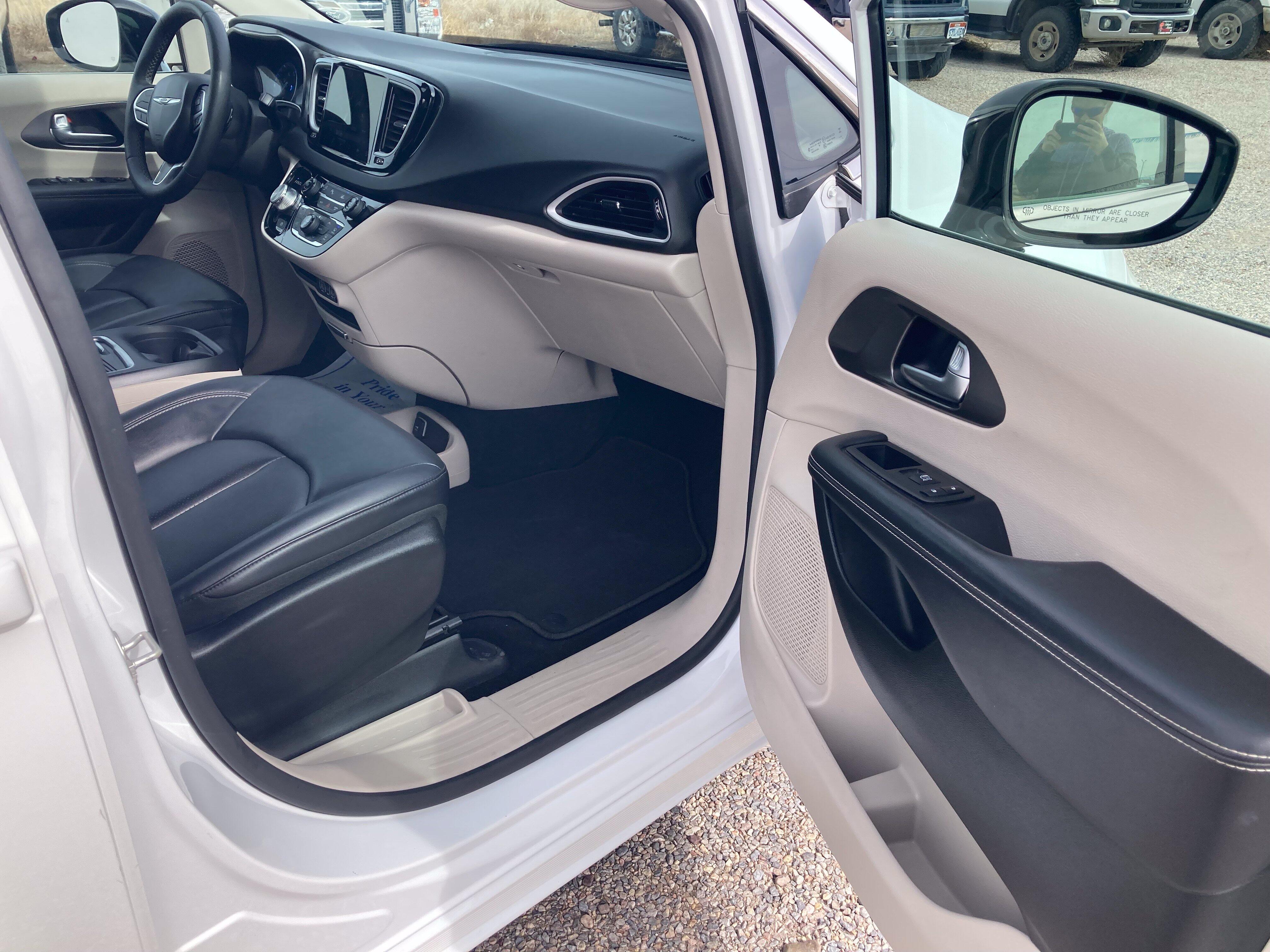 2024 Chrysler Pacifica Touring L - Photo 9