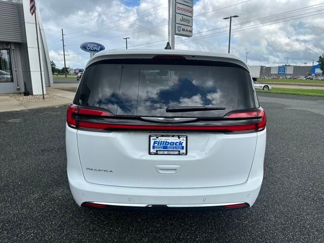 2025 Chrysler Pacifica Select - Photo 6