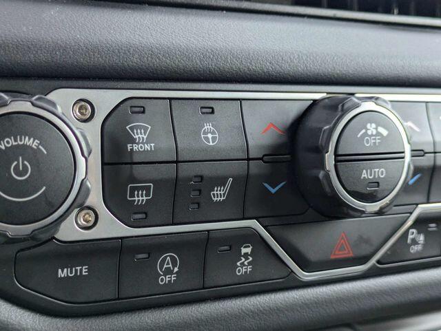 2025 Jeep Wrangler 4-Door Sahara - Photo 23