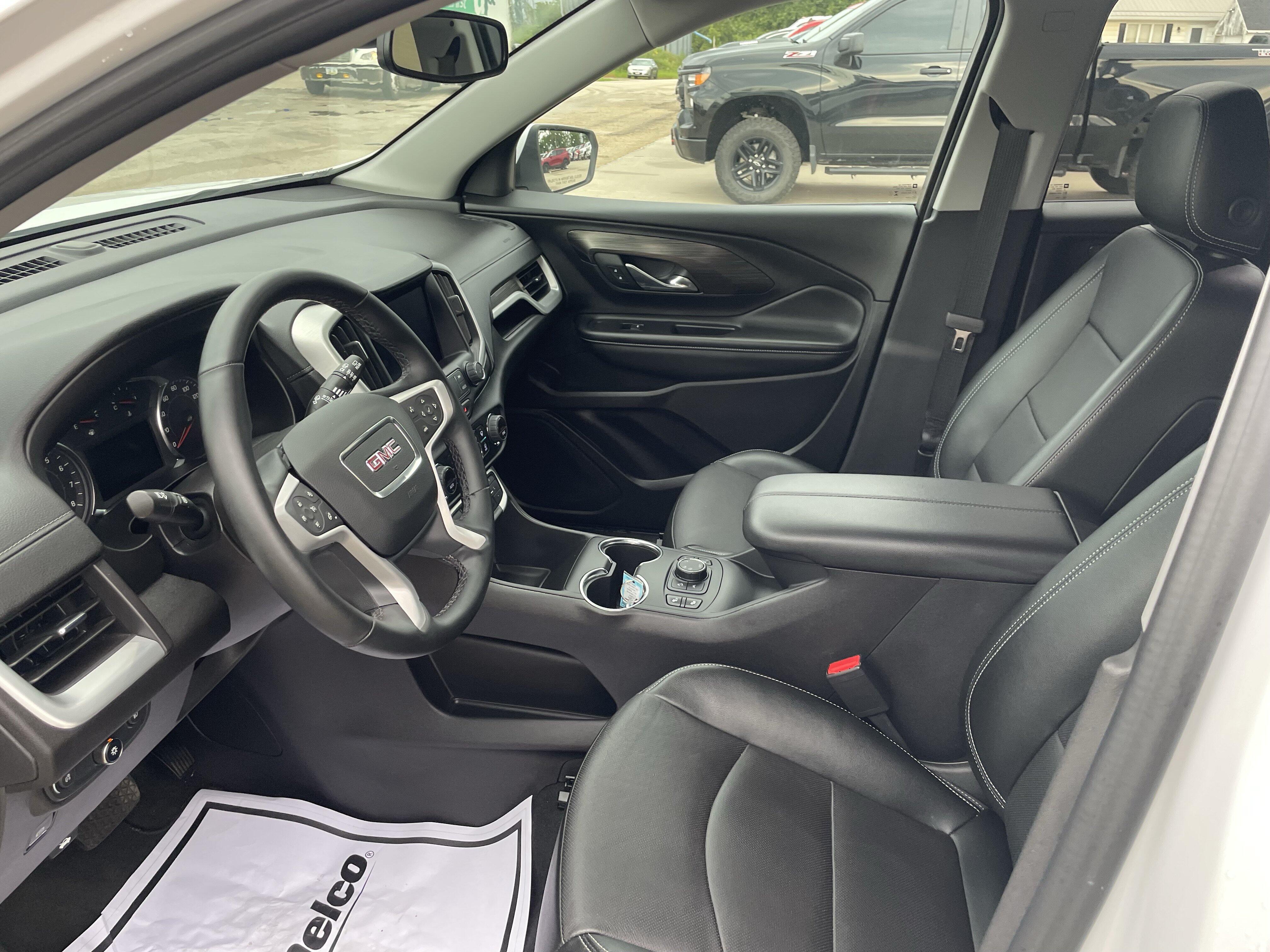 2024 GMC Terrain SLT - Photo 11