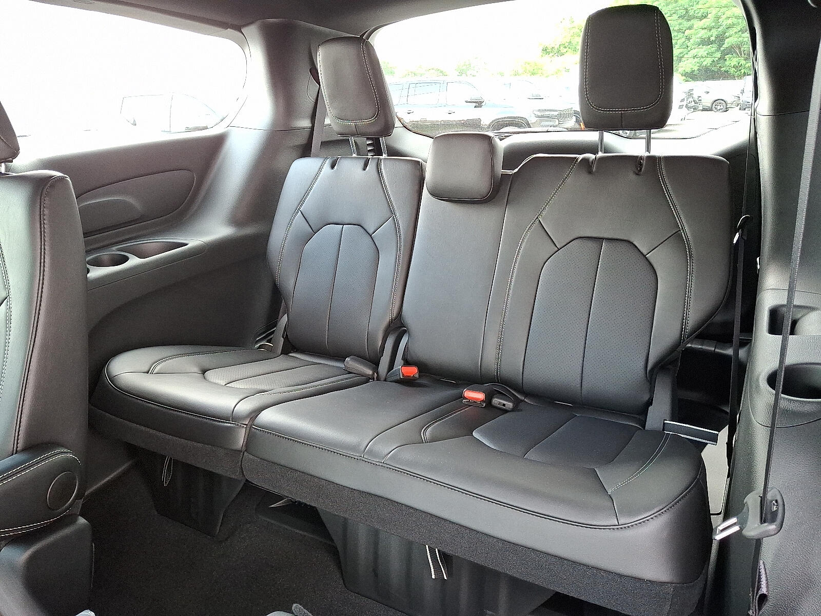 2025 Chrysler Pacifica Select - Photo 7