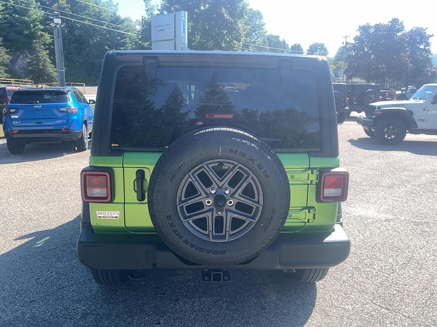 View vehicle photo 5