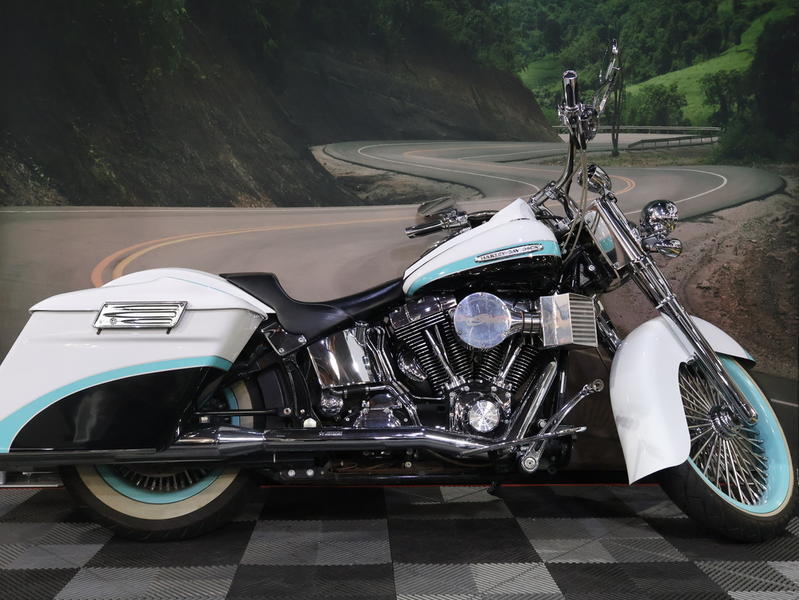 2006 Harley-Davidson Softail Deluxe Flstni