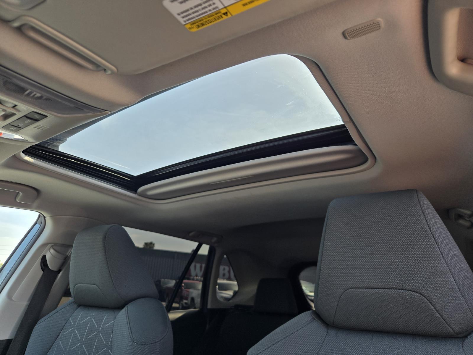 2023 Toyota RAV4 XLE - Photo 24
