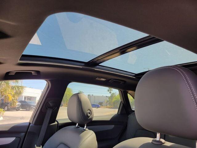 2025 VinFast VF 8 Plus - Photo 13