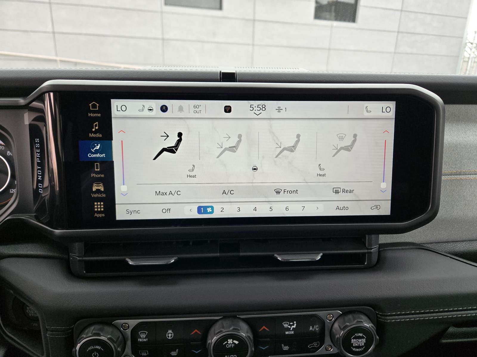 2025 Jeep Wrangler 4-Door Sahara - Photo 9