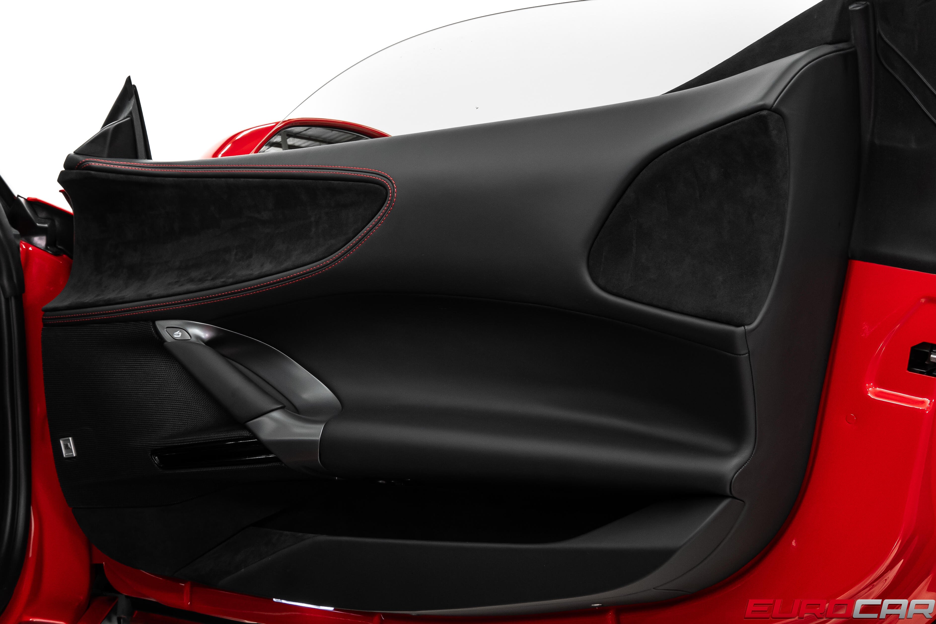 2023 Ferrari SF90 Stradale *CARBON STEERING WHEEL * FULL ELECTRIC SEATS*Image 31