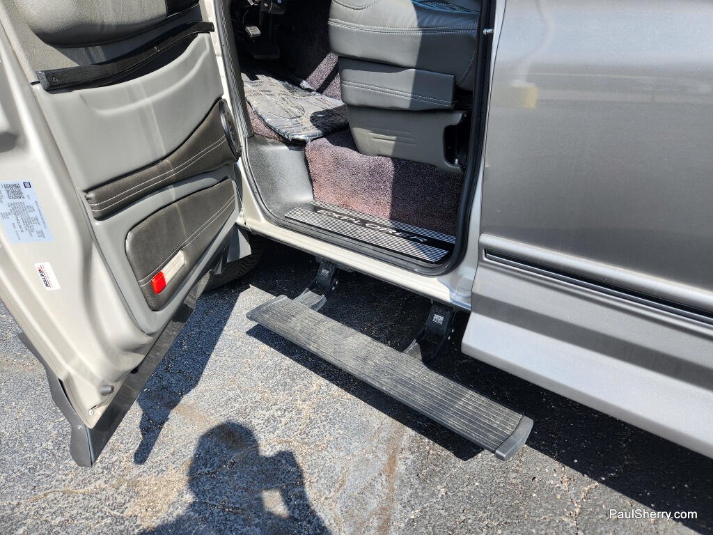 2023 GMC Savana Cargo Work Van - Photo 39