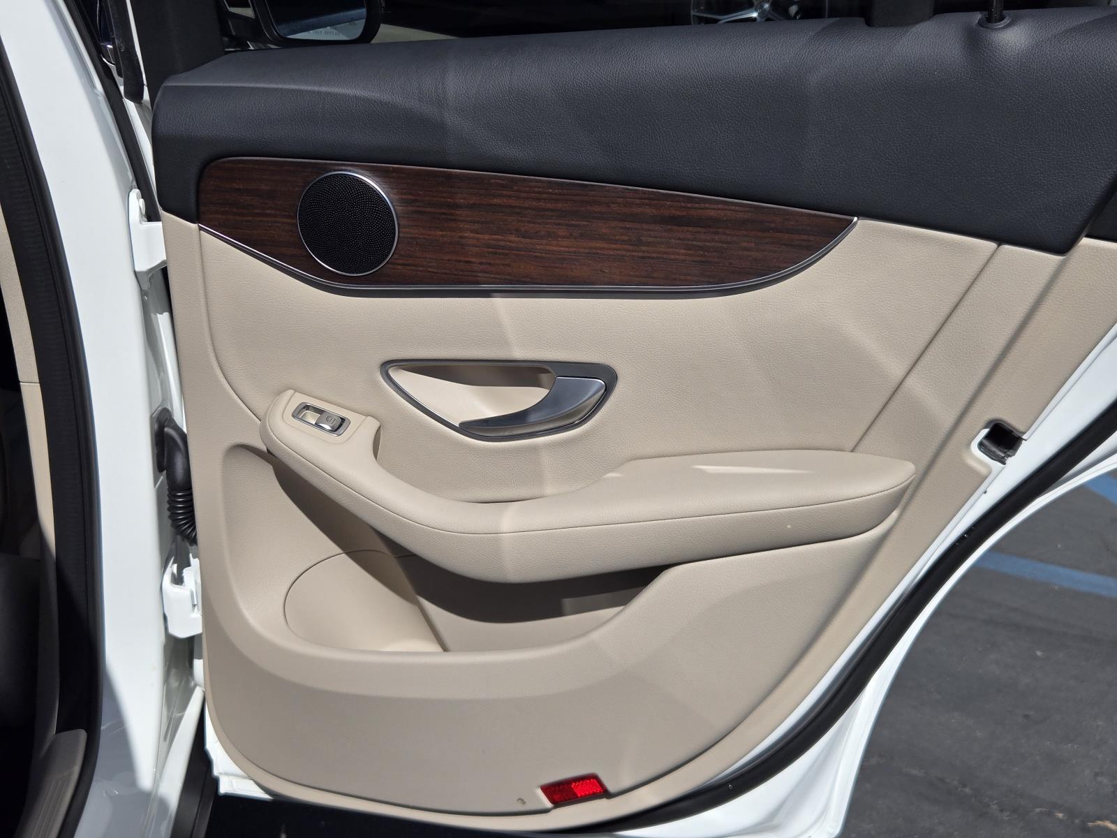 2022 Mercedes-Benz GLC GLC300 - Photo 26