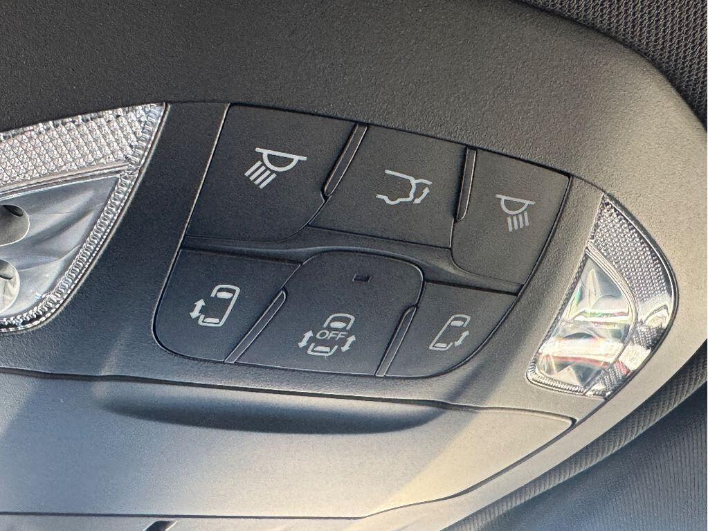 2026 Chrysler Voyager LX - Photo 15