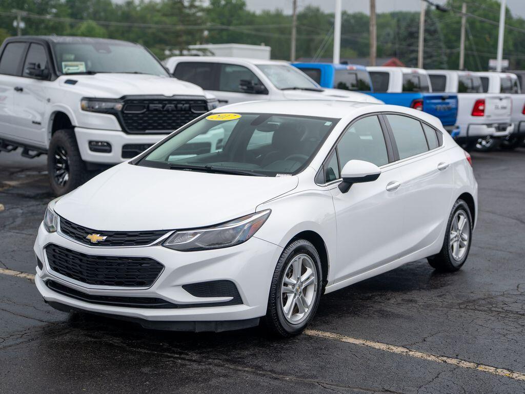 Used 2017 Chevrolet Cruze LT with VIN 3G1BE6SM8HS523373 for sale in Angola, IN