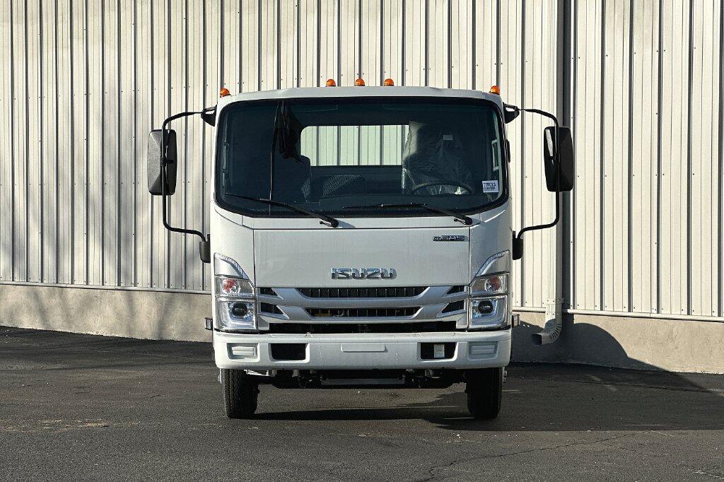 2024 Isuzu NPR HD - Photo 9