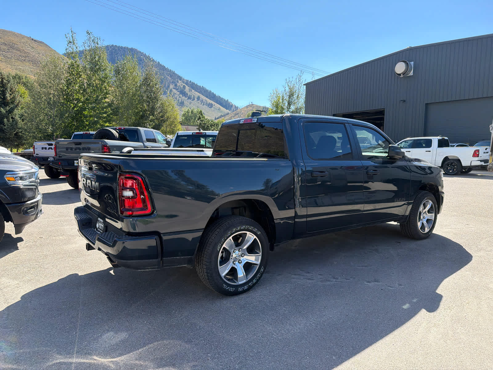 2026 RAM 1500 Express - Photo 9