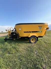 New 2025 Vermeer VT660 Mixer Wagon 