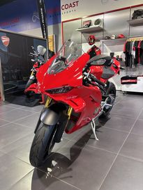 New 2025 Ducati Panigale V4S 