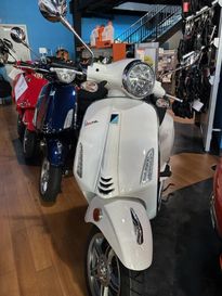 2025 Vespa PRIMAVERA150 ABS in a BIANCO exterior color. CalMoto Livermore BMW Motorcycles, KTM Motorcycles, Energica Electric Motorcycles,Vespa Scooters 925.583.3300 calmoto.com 