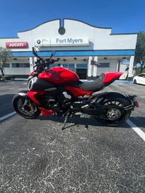 New 2025 Ducati DIAVEL V4 