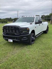 2025 RAM 3500 Tradesman Crew Cab 4x4 8' Box