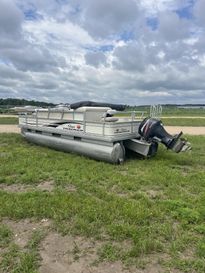 2005 TRACKER FISHING BARGE 21MXR 