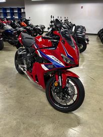 New 2025 Honda CBR650RACS 