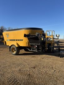 2023 Vermeer VT660 Mixer 