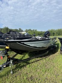 New 2025 SMOKERCRAFT ADV188T 